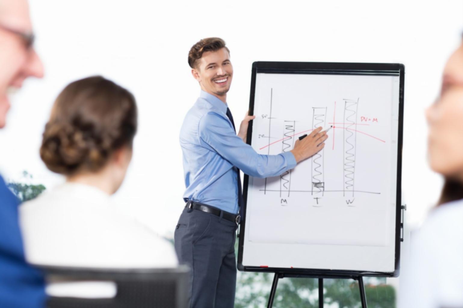 Consultation financière personnalisée dans un environnement professionnel